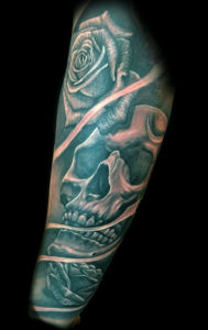 skull and roses tattoo